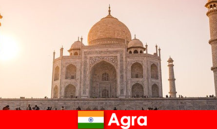 Kompleks Istana yang mengesankan di Agra India adalah Tips perjalanan untuk wisatawan