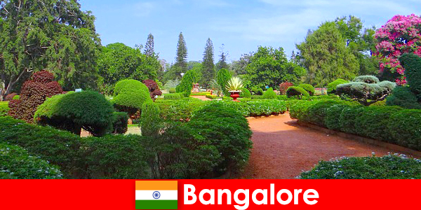 Holidaymakers di Bangalore cinta yang menenangkan Taman yang indah dan kebun