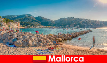 Mallorca dengan dunia yang terkenal mil partai dan pantai yang indah
