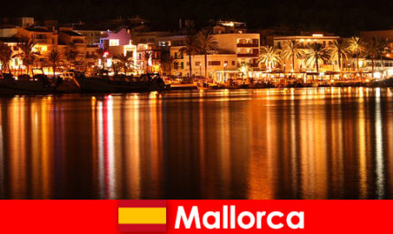 Kehidupan malam di Mallorca dengan wanita cantik dari adegan erotis