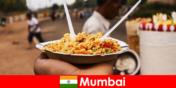 Mumbai adalah tempat yang dikenal wisatawan untuk para pedagang kaki lima dan jenis makanan