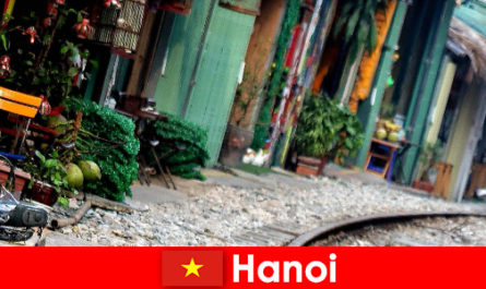 Hanoi adalah ibu kota Vietnam yang menarik dengan jalan-jalan sempit dan trem
