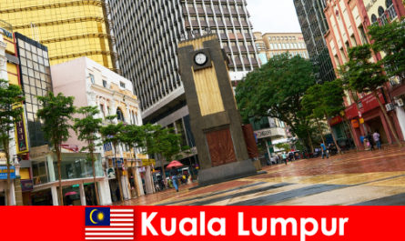 Pusat budaya dan ekonomi Kuala Lumpur dari wilayah metropolitan terbesar di Malaysia