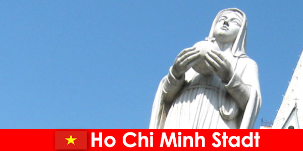 Pusat ekonomi Kota Vietnam Ho Chi Minh menjadi tujuan bagi orang asing