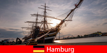 Jerman Turun di pelabuhan Hamburg ke pasar ikan untuk perjalanan gourmets