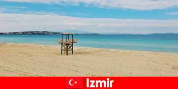 Wisatawan yang santai terpesona oleh pantai-pantai di Izmir Turki