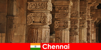 Orang asing mengunjungi Chennai India untuk melihat kuil-kuil berwarna-warni yang megah