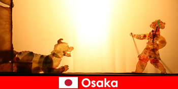Osaka Jepang membawa wisatawan dari seluruh dunia dalam perjalanan hiburan komedi