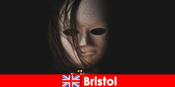 Pengalaman teater di Bristol Inggris melalui musik komedi Dance untuk wisatawan yang penasaran