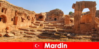 Biara-biara tua dan gereja-gereja untuk disentuh bagi orang asing di Mardin Turki
