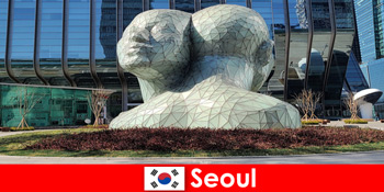 Perjalanan ke luar negeri dengan banyak faktor menyenangkan bagi orang asing Seoul Korea Selatan