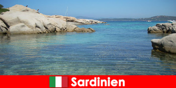 Sardinia Italia menawarkan pantai laut dan matahari murni untuk orang asing