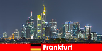 Jalan-jalan perbelanjaan populer di pusat Kota Frankfurt Jerman untuk wisatawan