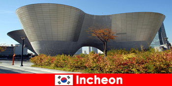 Orang asing mengesankan modernitas dan tradisi kuno di Incheon Korea Selatan