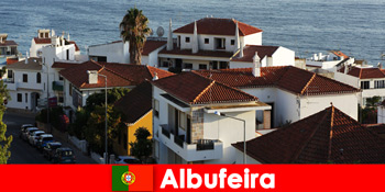 Tujuan liburan populer di Eropa adalah Albufeira di Portugal untuk setiap wisatawan
