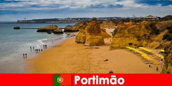 Banyak klub dan bar untuk wisatawan pesta di Portimão Portugal