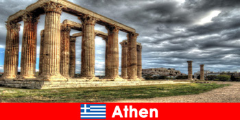 Kontras seperti klasik dan tradisional menarik jutaan pengunjung ke Athena Yunani