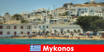 Kota putih Mykonos adalah tujuan impian banyak orang asing di Yunani.