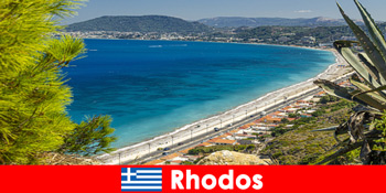 Bakat pulau dan pantai yang indah menikmati tamu di Rhodes Yunani