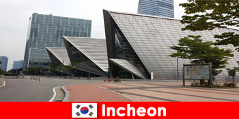 Wisatawan mengalami kontras seperti kota besar dan tradisi di Incheon Korea Selatan