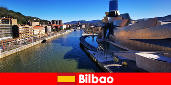 Bilbao Jelajahi Spanyol dengan sepeda Wisatawan di musim panas