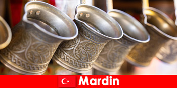 Berbelanja dan bersantap di pasar oriental di Mardin Turki